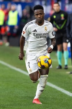 Pamplona, İspanya - 15 Şubat 2025: Pamplona 'da oynanan Osasuna ve Real Madrid ligi maçı. Gerçek Madrid oyuncuları. Avrupa şampiyonları. Lig 2024, 2025