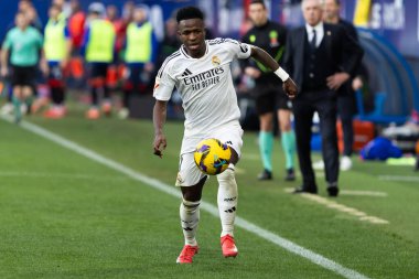 Pamplona, İspanya - 15 Şubat 2025: Pamplona 'da oynanan Osasuna ve Real Madrid ligi maçı. Gerçek Madrid oyuncuları. Avrupa şampiyonları. Lig 2024, 2025