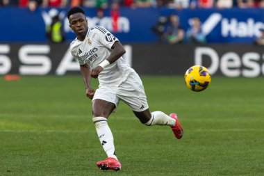 Pamplona, İspanya - 15 Şubat 2025: Pamplona 'da oynanan Osasuna ve Real Madrid ligi maçı. Gerçek Madrid oyuncuları. Avrupa şampiyonları. Lig 2024, 2025