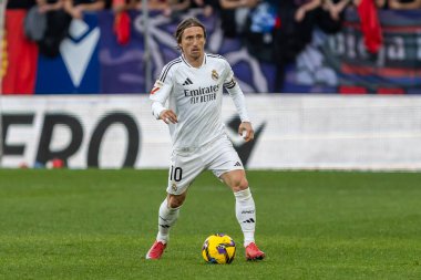 Pamplona, İspanya - 15 Şubat 2025: Pamplona 'da oynanan Osasuna ve Real Madrid ligi maçı. Gerçek Madrid oyuncuları. Avrupa şampiyonları. Lig 2024, 2025