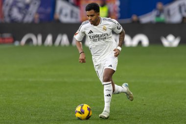 Pamplona, İspanya - 15 Şubat 2025: Pamplona 'da oynanan Osasuna ve Real Madrid ligi maçı. Gerçek Madrid oyuncuları. Avrupa şampiyonları. Lig 2024, 2025