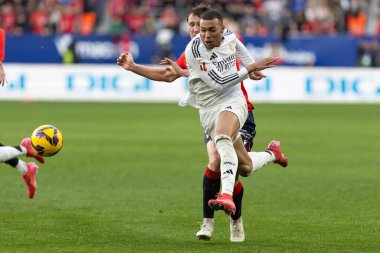 Pamplona, İspanya - 15 Şubat 2025: Pamplona 'da oynanan Osasuna ve Real Madrid ligi maçı. Gerçek Madrid oyuncuları. Avrupa şampiyonları. Lig 2024, 2025