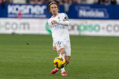 Pamplona, İspanya - 15 Şubat 2025: Pamplona 'da oynanan Osasuna ve Real Madrid ligi maçı. Gerçek Madrid oyuncuları. Avrupa şampiyonları. Lig 2024, 2025