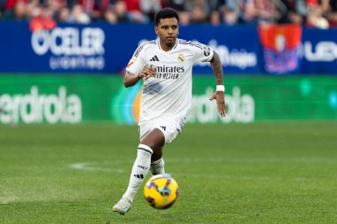 Pamplona, İspanya - 15 Şubat 2025: Pamplona 'da oynanan Osasuna ve Real Madrid ligi maçı. Gerçek Madrid oyuncuları. Avrupa şampiyonları. Lig 2024, 2025