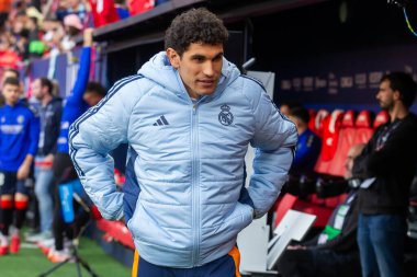 Pamplona, İspanya - 15 Şubat 2025: Pamplona 'da oynanan Osasuna ve Real Madrid ligi maçı. Gerçek Madrid oyuncuları. Avrupa şampiyonları. Lig 2024, 2025