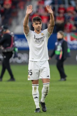 Pamplona, İspanya - 15 Şubat 2025: Pamplona 'da oynanan Osasuna ve Real Madrid ligi maçı. Gerçek Madrid oyuncuları. Avrupa şampiyonları. Lig 2024, 2025