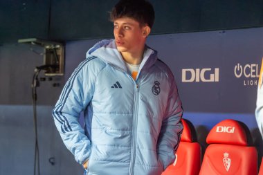 Pamplona, İspanya - 15 Şubat 2025: Pamplona 'da oynanan Osasuna ve Real Madrid ligi maçı. Gerçek Madrid oyuncuları. Avrupa şampiyonları. Lig 2024, 2025