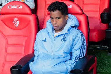 Pamplona, İspanya - 15 Şubat 2025: Pamplona 'da oynanan Osasuna ve Real Madrid ligi maçı. Gerçek Madrid oyuncuları. Avrupa şampiyonları. Lig 2024, 2025