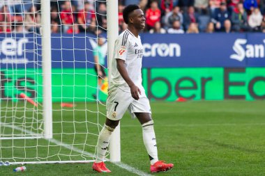 Pamplona, İspanya - 15 Şubat 2025: Pamplona 'da oynanan Osasuna ve Real Madrid ligi maçı. Gerçek Madrid oyuncuları. Avrupa şampiyonları. Lig 2024, 2025