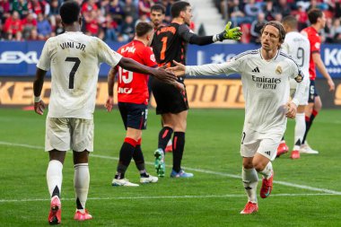 Pamplona, İspanya - 15 Şubat 2025: Pamplona 'da oynanan Osasuna ve Real Madrid ligi maçı. Gerçek Madrid oyuncuları. Avrupa şampiyonları. Lig 2024, 2025