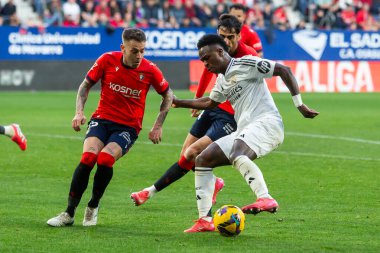 Pamplona, İspanya - 15 Şubat 2025: Pamplona 'da oynanan Osasuna ve Real Madrid ligi maçı. Gerçek Madrid oyuncuları. Avrupa şampiyonları. Lig 2024, 2025