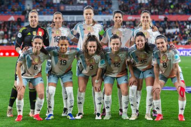 Valencia, İspanya - 21 Şubat 2025: İspanya milli takımı ile Belçika milli takımı arasındaki maç Valencia 'da oynandı. UEFA Kadın Milletler Ligi. İspanyol milli futbol takımının oyuncuları.