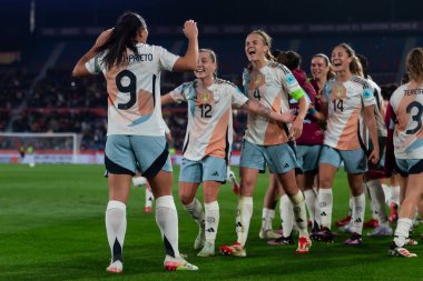 Valencia, İspanya - 21 Şubat 2025: İspanya milli takımı ile Belçika milli takımı arasındaki maç Valencia 'da oynandı. UEFA Kadın Milletler Ligi. İspanyol milli futbol takımının oyuncuları.