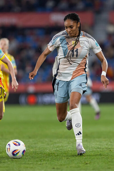 Валенсия, Испания - 21 февраля 2025 года: Матч между сборной Испании и бельгийской сборной сыграл в Валенсии. Лига Женских наций УЕФА. Игроки сборной Испании по футболу.