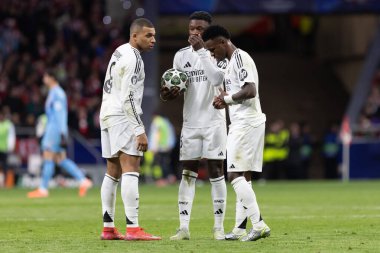 Madrid, İspanya - 12 Mart 2025: Madrid 'de Atletico Madrid ile Real Madrid arasında oynanan Şampiyonlar Ligi maçı. Gerçek Madrid oyuncuları. Avrupa şampiyonları. İspanyol Euroderby.