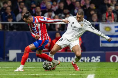 Madrid, İspanya - 12 Mart 2025: Madrid 'de Atletico Madrid ile Real Madrid arasında oynanan Şampiyonlar Ligi maçı. Gerçek Madrid oyuncuları. Avrupa şampiyonları. İspanyol Euroderby.