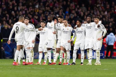 Madrid, İspanya - 12 Mart 2025: Madrid 'de Atletico Madrid ile Real Madrid arasında oynanan Şampiyonlar Ligi maçı. Gerçek Madrid oyuncuları. Avrupa şampiyonları. İspanyol Euroderby.