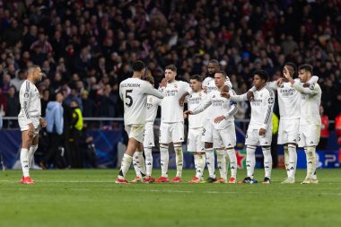 Madrid, İspanya - 12 Mart 2025: Madrid 'de Atletico Madrid ile Real Madrid arasında oynanan Şampiyonlar Ligi maçı. Gerçek Madrid oyuncuları. Avrupa şampiyonları. İspanyol Euroderby.