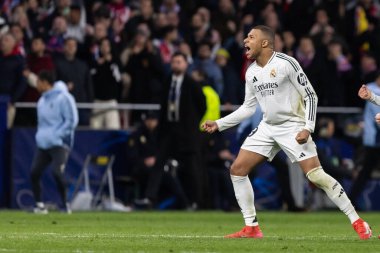 Madrid, İspanya - 12 Mart 2025: Madrid 'de Atletico Madrid ile Real Madrid arasında oynanan Şampiyonlar Ligi maçı. Gerçek Madrid oyuncuları. Avrupa şampiyonları. İspanyol Euroderby.