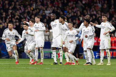 Madrid, İspanya - 12 Mart 2025: Madrid 'de Atletico Madrid ile Real Madrid arasında oynanan Şampiyonlar Ligi maçı. Gerçek Madrid oyuncuları. Avrupa şampiyonları. İspanyol Euroderby.