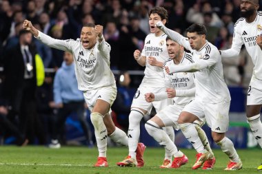 Madrid, İspanya - 12 Mart 2025: Madrid 'de Atletico Madrid ile Real Madrid arasında oynanan Şampiyonlar Ligi maçı. Gerçek Madrid oyuncuları. Avrupa şampiyonları. İspanyol Euroderby.