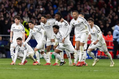 Madrid, İspanya - 12 Mart 2025: Madrid 'de Atletico Madrid ile Real Madrid arasında oynanan Şampiyonlar Ligi maçı. Gerçek Madrid oyuncuları. Avrupa şampiyonları. İspanyol Euroderby.