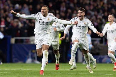Madrid, İspanya - 12 Mart 2025: Madrid 'de Atletico Madrid ile Real Madrid arasında oynanan Şampiyonlar Ligi maçı. Gerçek Madrid oyuncuları. Avrupa şampiyonları. İspanyol Euroderby.