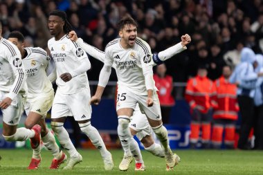 Madrid, İspanya - 12 Mart 2025: Madrid 'de Atletico Madrid ile Real Madrid arasında oynanan Şampiyonlar Ligi maçı. Gerçek Madrid oyuncuları. Avrupa şampiyonları. İspanyol Euroderby.