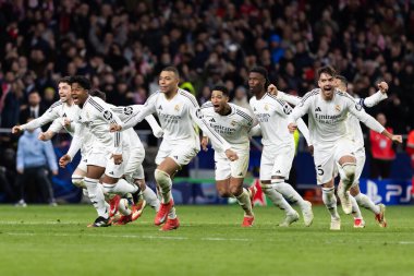 Madrid, İspanya - 12 Mart 2025: Madrid 'de Atletico Madrid ile Real Madrid arasında oynanan Şampiyonlar Ligi maçı. Gerçek Madrid oyuncuları. Avrupa şampiyonları. İspanyol Euroderby.