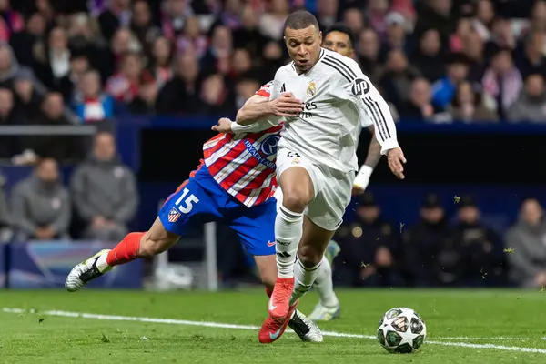 Madrid, İspanya - 12 Mart 2025: Madrid 'de Atletico Madrid ile Real Madrid arasında oynanan Şampiyonlar Ligi maçı. Gerçek Madrid oyuncuları. Avrupa şampiyonları. İspanyol Euroderby.