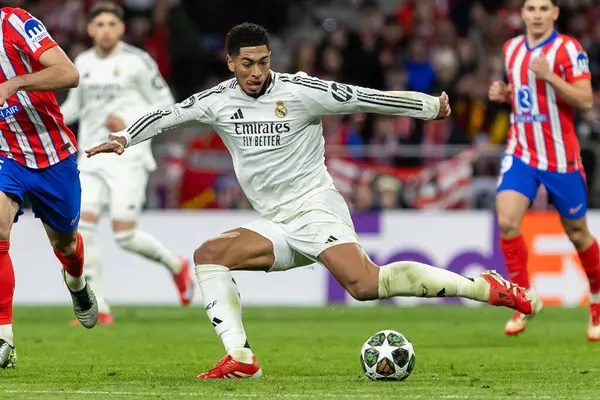 Madrid, İspanya - 12 Mart 2025: Madrid 'de Atletico Madrid ile Real Madrid arasında oynanan Şampiyonlar Ligi maçı. Gerçek Madrid oyuncuları. Avrupa şampiyonları. İspanyol Euroderby.
