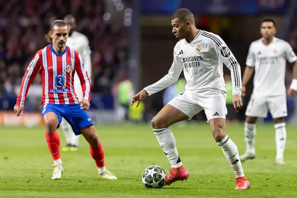 Madrid, İspanya - 12 Mart 2025: Atletico Madrid ile Real Madrid arasındaki Şampiyonlar Ligi maçı başkentte oynandı. Avrupa Şampiyonları. İspanyol Euroderby.