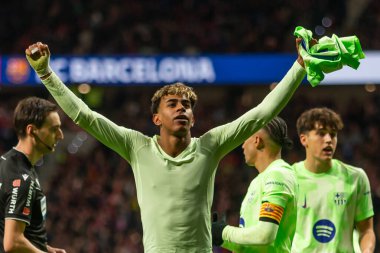 Madrid, İspanya - 16 Mart 2025: Atletico Madrid ile FC Barcelona arasındaki La Liga maçı Madrid 'de oynandı. Barselona oyuncuları. La Liga 2024, 2025.