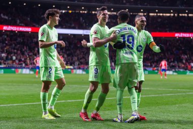 Madrid, İspanya - 16 Mart 2025: Atletico Madrid ile FC Barcelona arasındaki La Liga maçı Madrid 'de oynandı. Barselona oyuncuları. La Liga 2024, 2025.