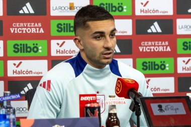 Valencia, İspanya - 23 Mart 2025: Oyuncu Ferran Torres, İspanya milli takımı ile Hollanda milli takımı arasındaki çeyrek final maçı öncesinde basın toplantısı düzenledi..