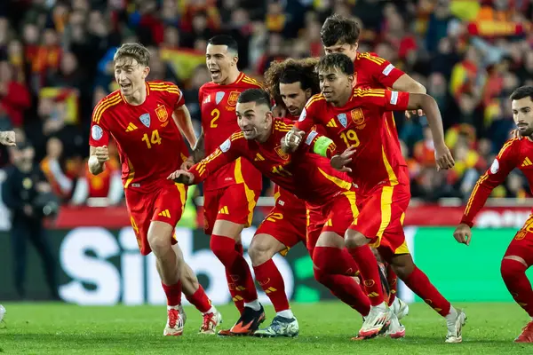 Valencia, İspanya - 23 Mart 2025: UEFA Uluslar Ligi çeyrek finalleri İspanya ile Hollanda arasında Valencia 'da oynandı. İspanyol milli takım oyuncuları. İspanya kazandı.