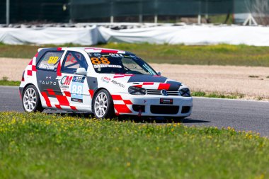 Madrid, İspanya - 29 Mart 2025: Madrid 'deki Jarama Pisti' nde düzenlenen RACE Touring Car Championship Championship. Araba yarışı. Kapalı devre. Hız yarışı.