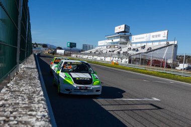 Madrid, İspanya - 29 Mart 2025: Madrid 'deki Jarama Pisti' nde düzenlenen RACE Touring Car Championship Championship. Araba yarışı. Kapalı devre. Hız yarışı.