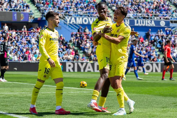 Madrid, İspanya - 30 Mart 2025: La Liga maçı Getafe FC ile Villarreal arasında Madrid 'de oynandı. Villarreal oyuncuları. Profesyonel futbol. La Liga 2024, 2025.
