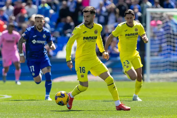 Madrid, İspanya - 30 Mart 2025: La Liga maçı Getafe FC ile Villarreal arasında Madrid 'de oynandı. Villarreal oyuncuları. Profesyonel futbol. La Liga 2024, 2025.