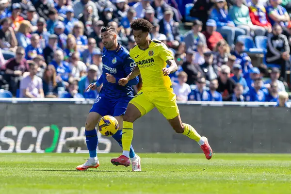 Madrid, İspanya - 30 Mart 2025: La Liga maçı Getafe FC ile Villarreal arasında Madrid 'de oynandı. Villarreal oyuncuları. Profesyonel futbol. La Liga 2024, 2025.