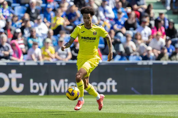 Madrid, İspanya - 30 Mart 2025: La Liga maçı Getafe FC ile Villarreal arasında Madrid 'de oynandı. Villarreal oyuncuları. Profesyonel futbol. La Liga 2024, 2025.