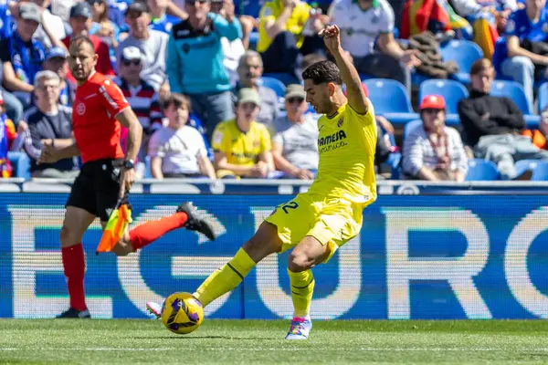 Madrid, İspanya - 30 Mart 2025: La Liga maçı Getafe FC ile Villarreal arasında Madrid 'de oynandı. Villarreal oyuncuları. Profesyonel futbol. La Liga 2024, 2025.