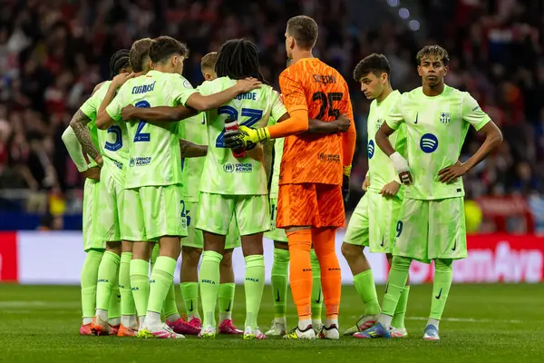 Madrid, İspanya - 2 Nisan 2025: Atletico Madrid ile FC Barcelona arasında oynanan Copa del Rey yarı final maçı. Atletico Madrid oyuncuları. Copa del Rey yarı finalleri.