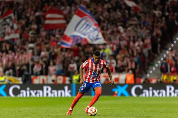 Madrid, İspanya - 2 Nisan 2025: Atletico Madrid ile FC Barcelona arasında oynanan Copa del Rey yarı final maçı. Atletico Madrid oyuncuları. Copa del Rey yarı finalleri.