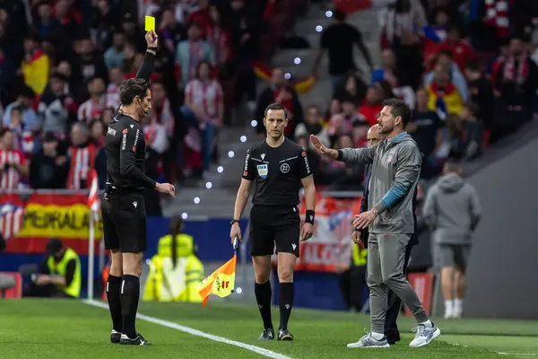Madrid, İspanya - 2 Nisan 2025: Atletico Madrid ile FC Barcelona arasında oynanan Copa del Rey yarı final maçı. Atletico Madrid oyuncuları. Copa del Rey yarı finalleri.
