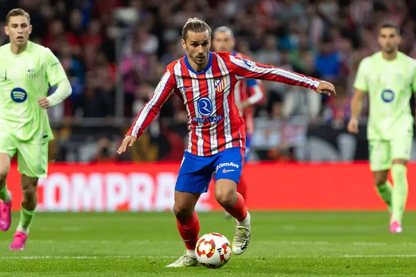 Madrid, İspanya - 2 Nisan 2025: Atletico Madrid ile FC Barcelona arasında oynanan Copa del Rey yarı final maçı. Atletico Madrid oyuncuları. Copa del Rey yarı finalleri.