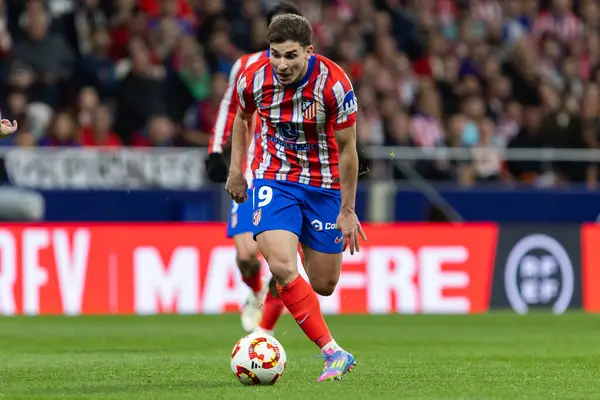 Madrid, İspanya - 2 Nisan 2025: Atletico Madrid ile FC Barcelona arasında oynanan Copa del Rey yarı final maçı. Atletico Madrid oyuncuları. Copa del Rey yarı finalleri.