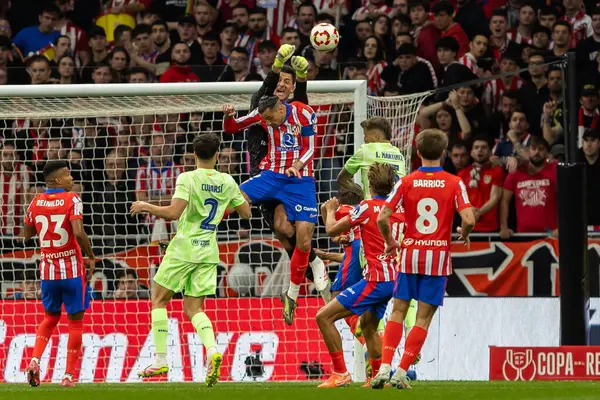 Madrid, İspanya - 2 Nisan 2025: Atletico Madrid ile FC Barcelona arasında oynanan Copa del Rey yarı final maçı. FC Barcelona oyuncuları. Copa del Rey yarı finalleri.