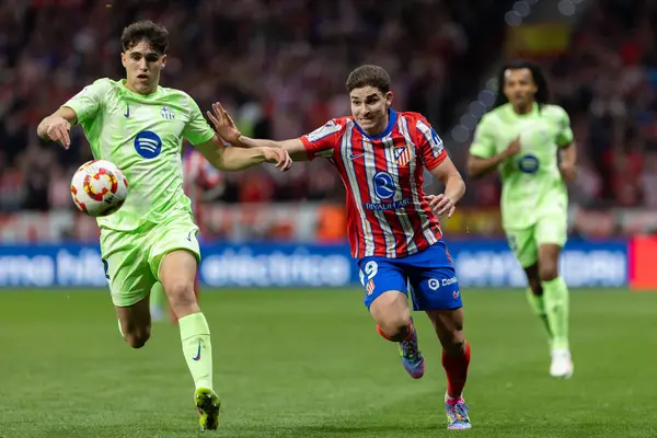 Madrid, İspanya - 2 Nisan 2025: Atletico Madrid ile FC Barcelona arasında oynanan Copa del Rey yarı final maçı. Atletico Madrid oyuncuları. Copa del Rey yarı finalleri.